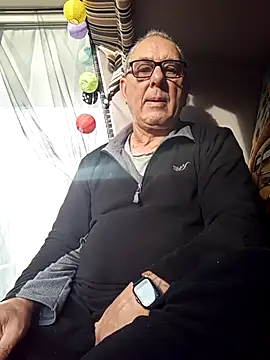 Snapshot of andy-1961 chatting on 11-13-25, 08:18 andy-1961 online show from 11-13-25, 08:18