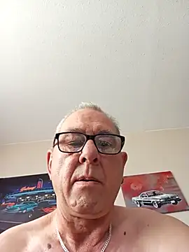 Snapshot of andy-1961 chatting on 11-11-25, 12:55 andy-1961 online show from 11-11-25, 12:55