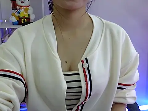 Lee-Young66 online show from 11-10-25, 07:02