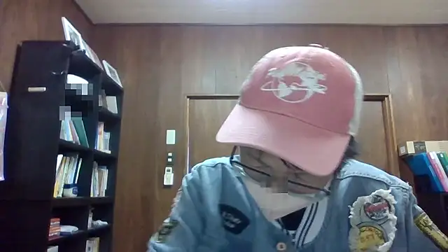 Snapshot of mostlerman chatting on 11-10-25, 05:01 mostlerman online show from 11-10-25, 05:01