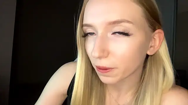 LaceDream online show from 11-28-25, 04:07