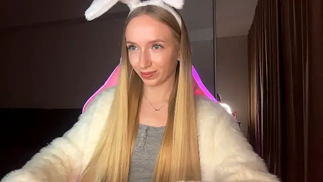 LaceDream online show from 12-19-25, 04:09