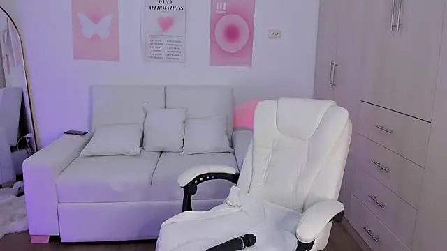 Miaafoxy online show from 12-04-25, 05:39