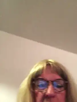 Snapshot of simone_xdressing chatting on 03-25-26, 12:55 simone xdressing online show from 03-25-26, 12:55