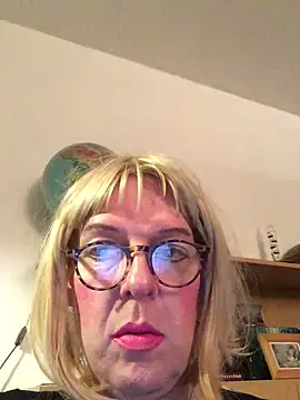 Snapshot of simone_xdressing chatting on 01-19-25, 12:49 simone xdressing online show from 01-19-25, 12:49