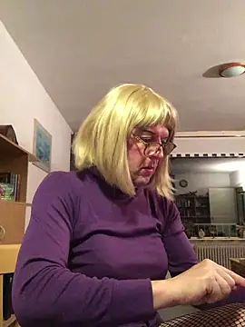 Snapshot of simone_xdressing chatting on 11-10-25, 12:37 simone xdressing online show from 11-10-25, 12:37