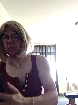 Snapshot of simone_xdressing chatting on 09-26-25, 09:05 simone xdressing online show from 09-26-25, 09:05