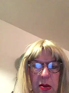 Snapshot of simone_xdressing chatting on 01-11-26, 07:54 simone xdressing online show from 01-11-26, 07:54