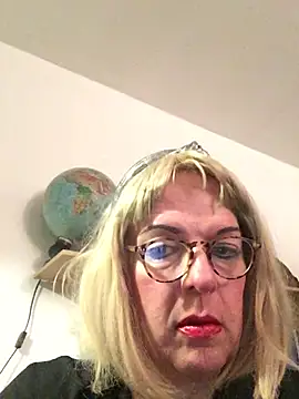 Snapshot of simone_xdressing chatting on 03-08-26, 12:38 simone xdressing online show from 03-08-26, 12:38