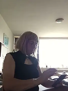 Snapshot of simone_xdressing chatting on 10-05-25, 01:13 simone xdressing online show from 10-05-25, 01:13