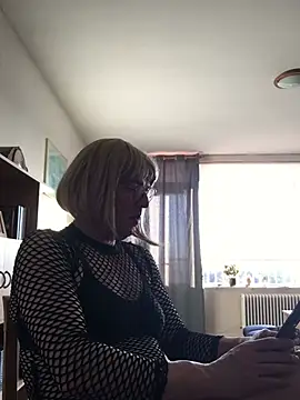 Snapshot of simone_xdressing chatting on 01-26-25, 02:30 simone xdressing online show from 01-26-25, 02:30