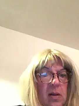 Snapshot of simone_xdressing chatting on 03-01-26, 08:31 simone xdressing online show from 03-01-26, 08:31