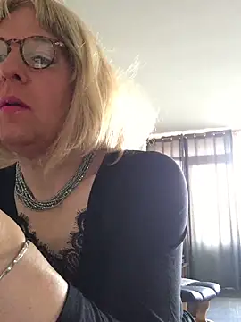 Snapshot of simone_xdressing chatting on 04-19-26, 05:36 simone xdressing online show from 04-19-26, 05:36