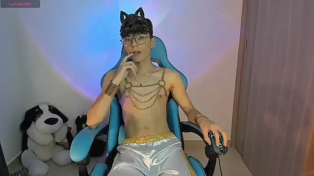 RYO BLEU  online show from 12-14-25, 03:02