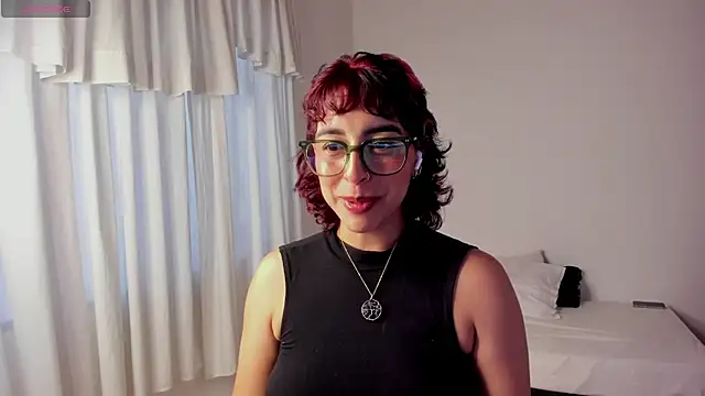 Snapshot of VictoriaAmelie chatting on 11-14-25, 10:02 VictoriaAmelie online show from 11-14-25, 10:02