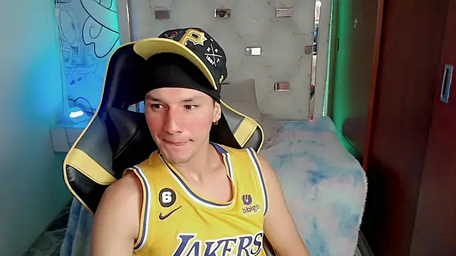 Lucifer go online show from 11-12-25, 09:18