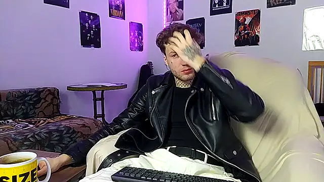 Huntall77 online show from 01-08-26, 03:01