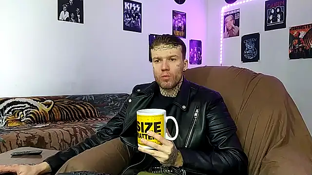 Huntall77 online show from 01-10-26, 06:42