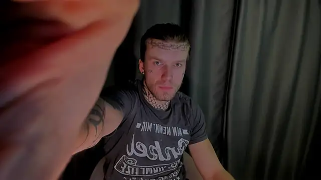 Huntall77 online show from 11-30-25, 01:12