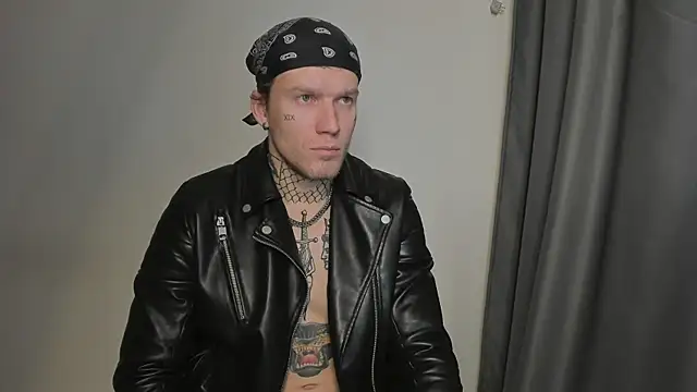 Huntall77 online show from 11-17-25, 04:33