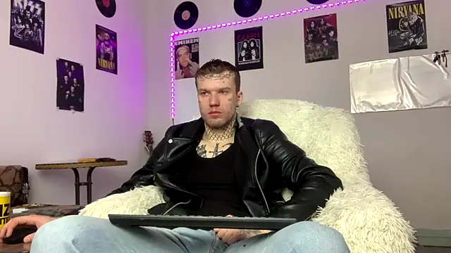 Huntall77 online show from 03-10-26, 05:44