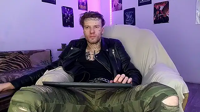 Huntall77 online show from 01-05-26, 05:27