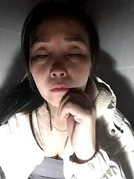 Feeling-hot online show from 11-23-25, 09:03