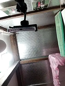 Feeling-hot online show from 12-17-25, 08:52