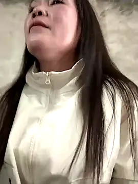 Snapshot of Feeling-hot chatting on 02-18-26, 05:16 Feeling-hot online show from 02-18-26, 05:16