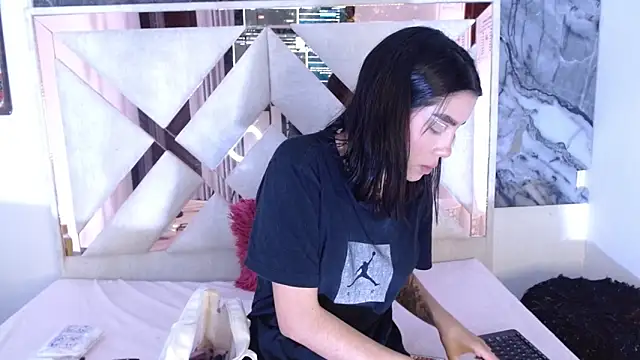 tael novacs online show from 12-15-25, 04:40