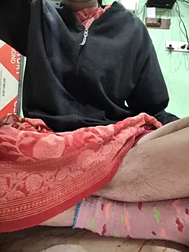 Snapshot of Geeta-143 chatting on 11-15-25, 02:32 Geeta-143 online show from 11-15-25, 02:32