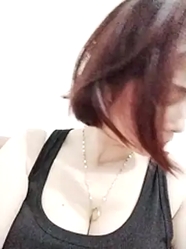 Swan-white123 online show from 12-18-25, 07:07