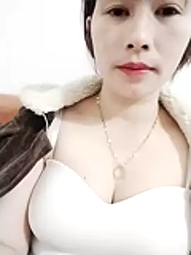 Swan-white123 online show from 01-06-26, 04:44