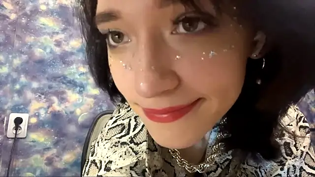 Snapshot of JamieRosten chatting on 11-11-25, 12:11 JamieRosten online show from 11-11-25, 12:11