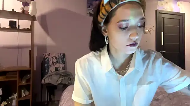 Snapshot of JamieRosten chatting on 11-25-25, 12:27 JamieRosten online show from 11-25-25, 12:27