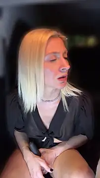 Snapshot of HOTLadyluna chatting on 05-23-26, 11:37 HOTLadyluna online show from 05-23-26, 11:37