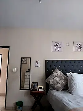 bubbles635 online show from 04-14-26, 12:21