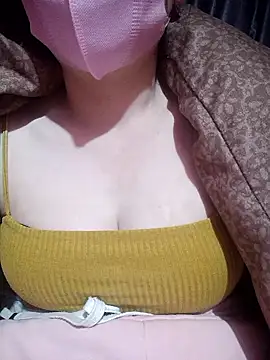 Snapshot of MiHeni chatting on 01-06-26, 05:44 MiHeni online show from 01-06-26, 05:44