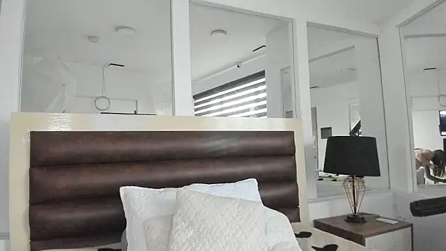 LaurenSpitz online show from 02-11-26, 11:54