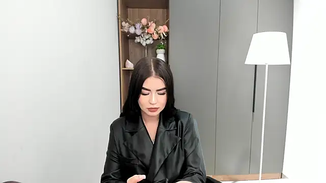 CoreenYorton online show from 11-12-25, 06:06