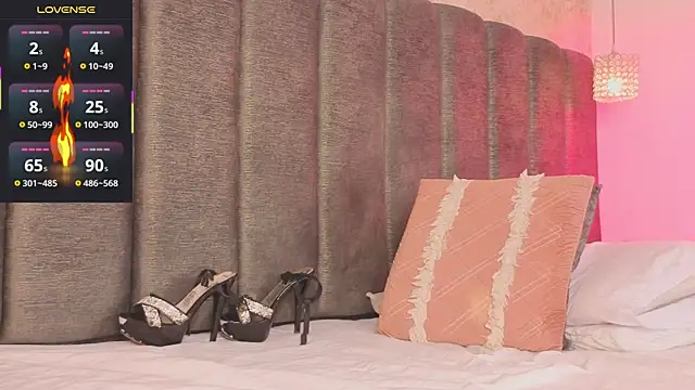 Tania Diaz  online show from 12-13-25, 08:04