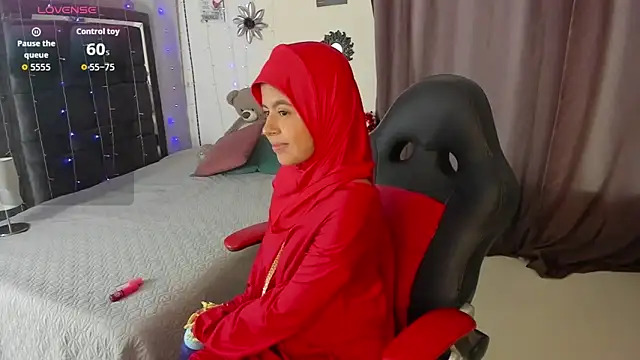 Snapshot of NaylaAbadi chatting on 11-17-25, 12:31 NaylaAbadi online show from 11-17-25, 12:31