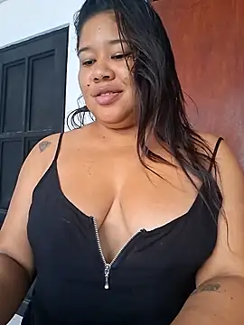 Snapshot of Sarahy- chatting on 05-30-26, 01:39 Sarahy- online show from 05-30-26, 01:39