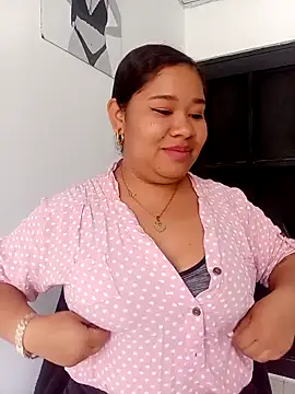 Snapshot of Sarahy- chatting on 11-11-25, 12:11 Sarahy- online show from 11-11-25, 12:11