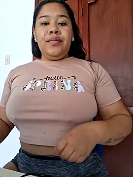 Snapshot of Sarahy- chatting on 04-23-26, 01:57 Sarahy- online show from 04-23-26, 01:57