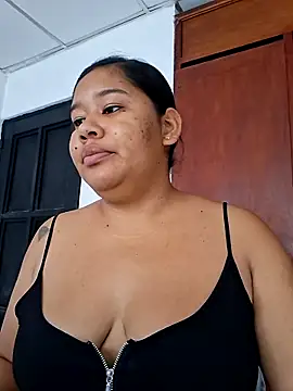Snapshot of Sarahy- chatting on 06-03-26, 01:34 Sarahy- online show from 06-03-26, 01:34