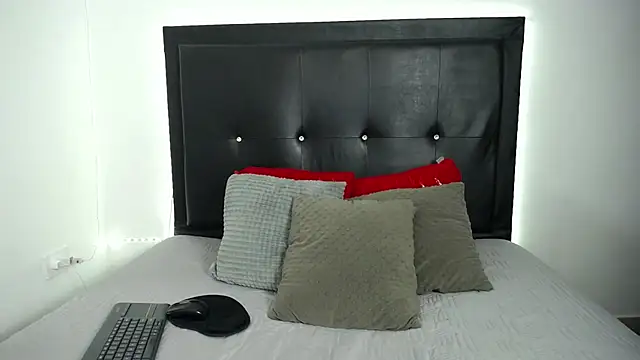 perla stone 20 online show from 11-19-25, 07:47