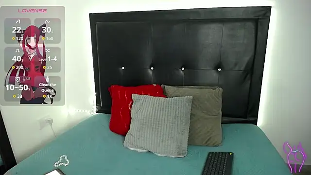 Snapshot of perla_stone_20 chatting on 06-17-26, 10:30 perla stone 20 online show from 06-17-26, 10:30