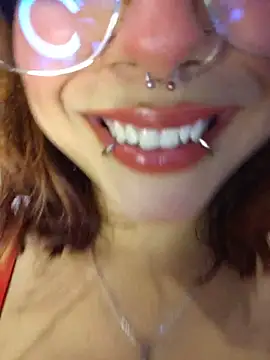 Snapshot of Sarah_Lark- chatting on 05-25-26, 11:58 Sarah Lark- online show from 05-25-26, 11:58