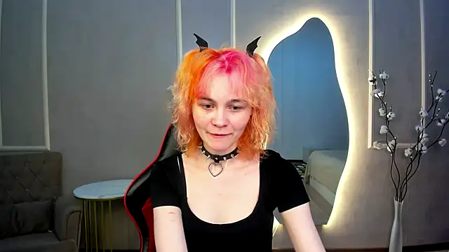 Awawrin online show from 11-17-25, 01:04